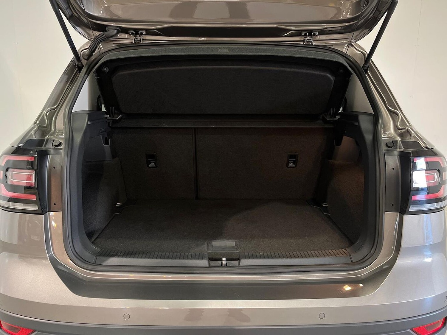 Used Volkswagen T-Cross 2019 for sale - 76893247: Photo 17