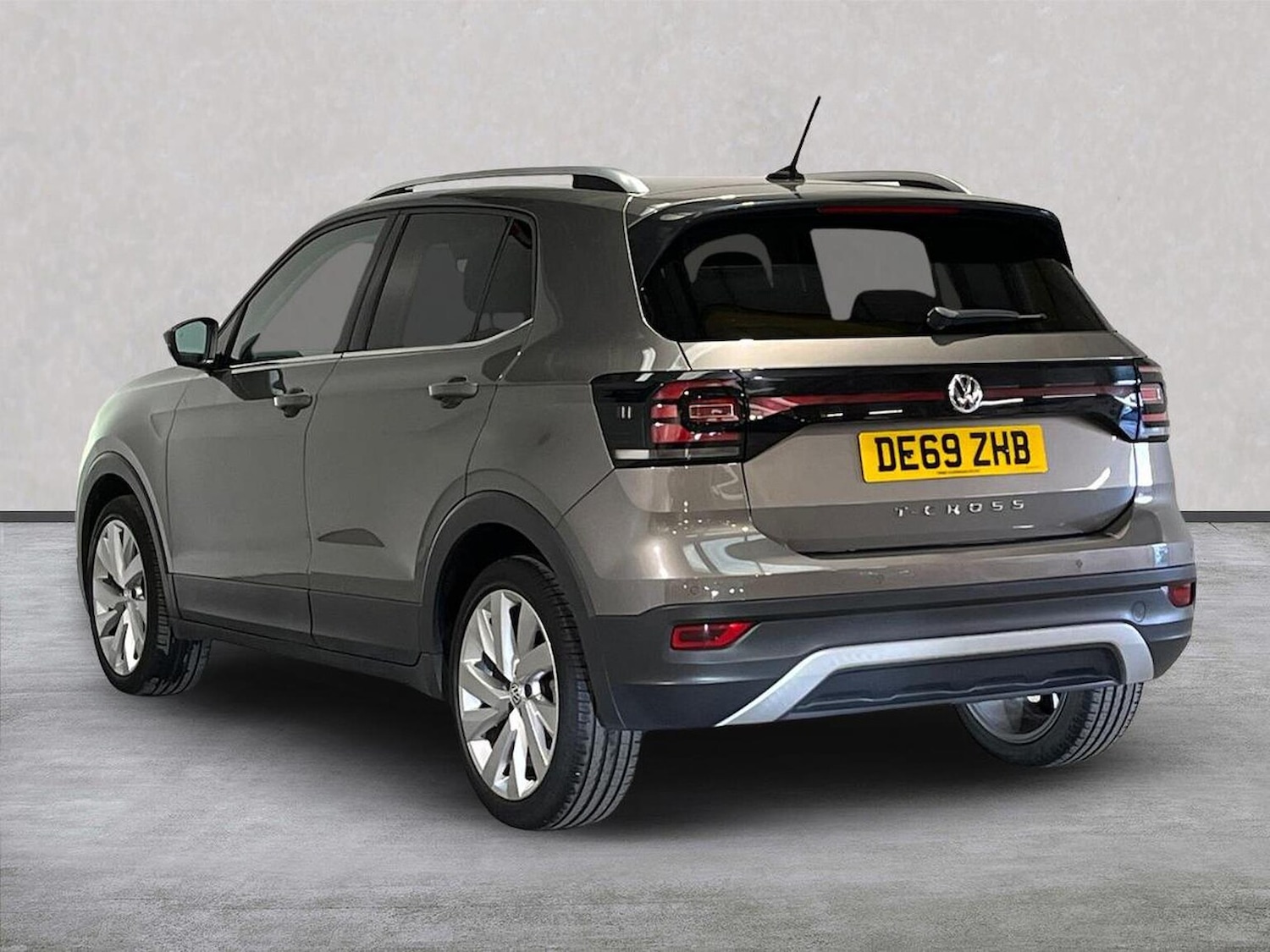 Used Volkswagen T-Cross 2019 for sale - 76893247: Photo 2