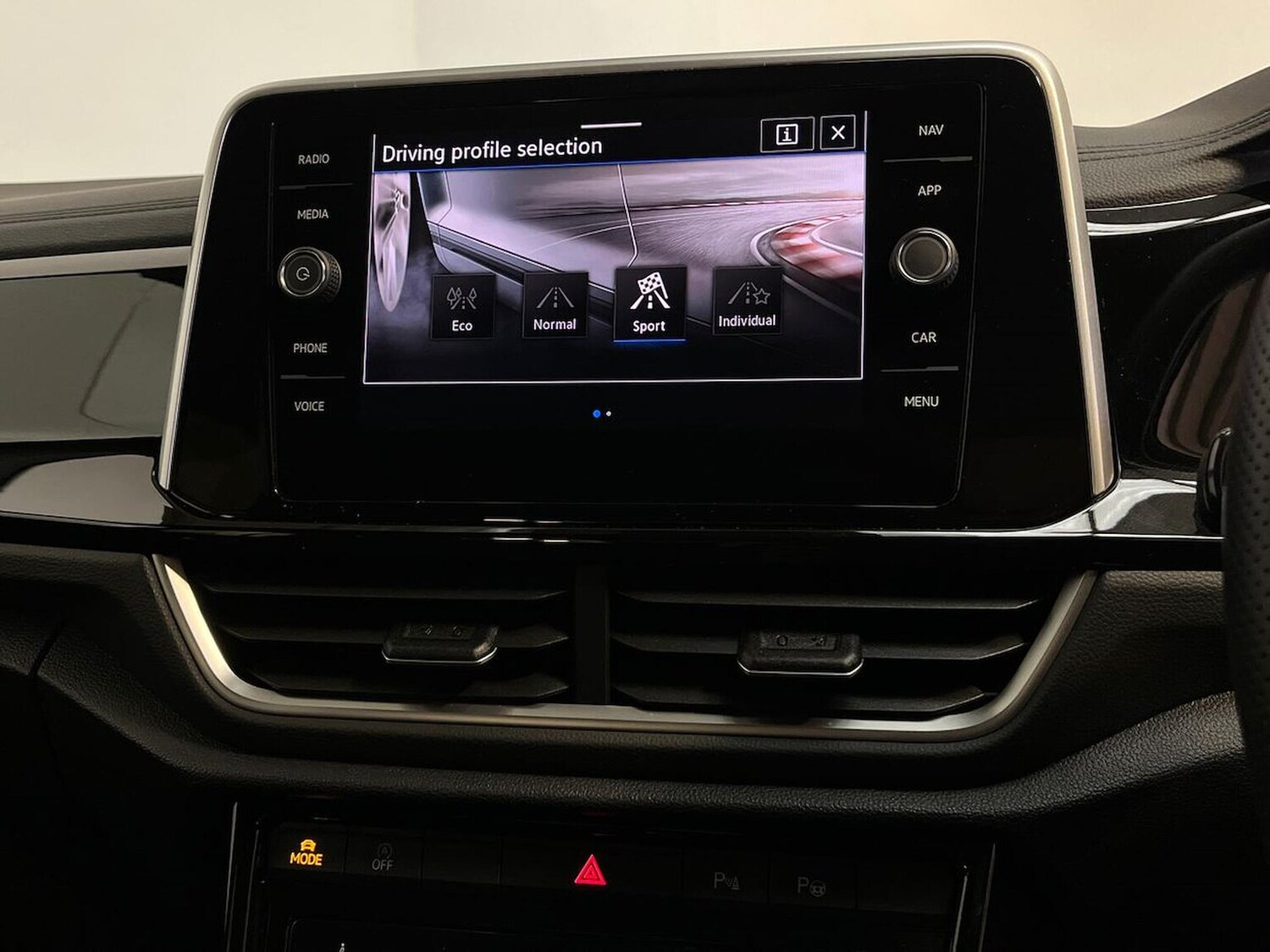 Used Volkswagen T-Roc 2025 for sale - 76076337: Photo 30