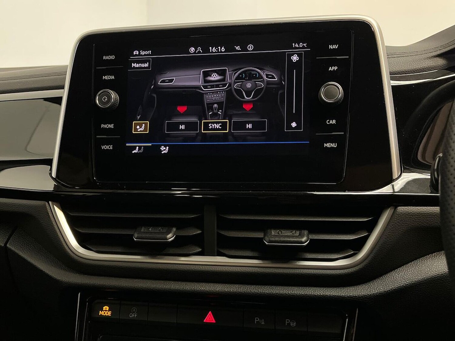 Used Volkswagen T-Roc 2025 for sale - 76076337: Photo 39
