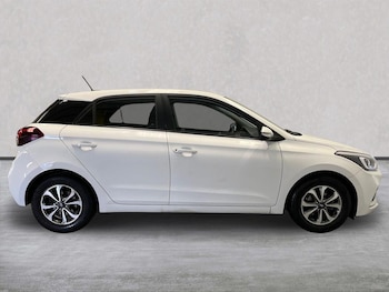 Used Hyundai i20 2020 for sale - 79047858: Photo