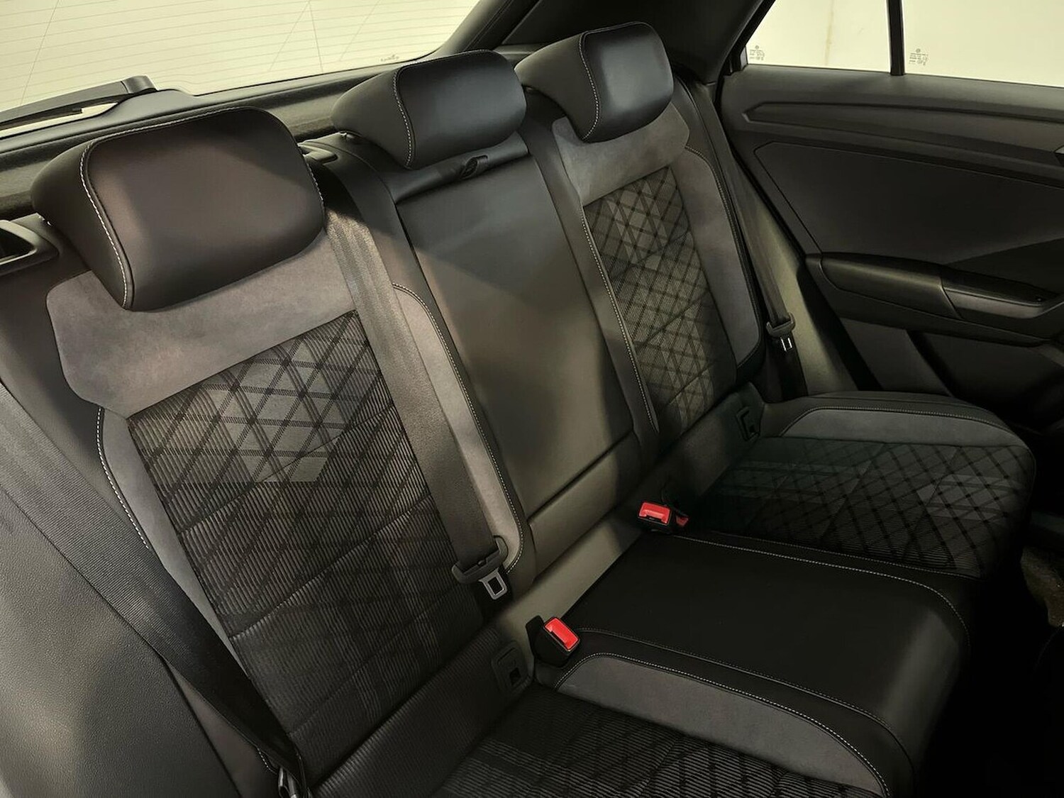 Used Volkswagen T-Roc 2023 for sale - 76144316: Photo 16