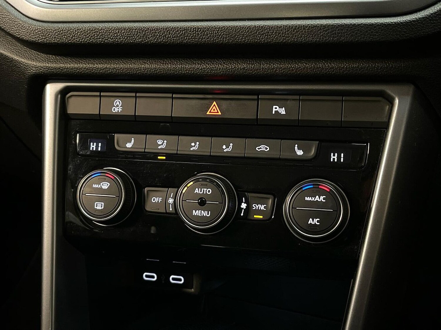 Used Volkswagen T-Roc 2022 for sale - 76057888: Photo 12