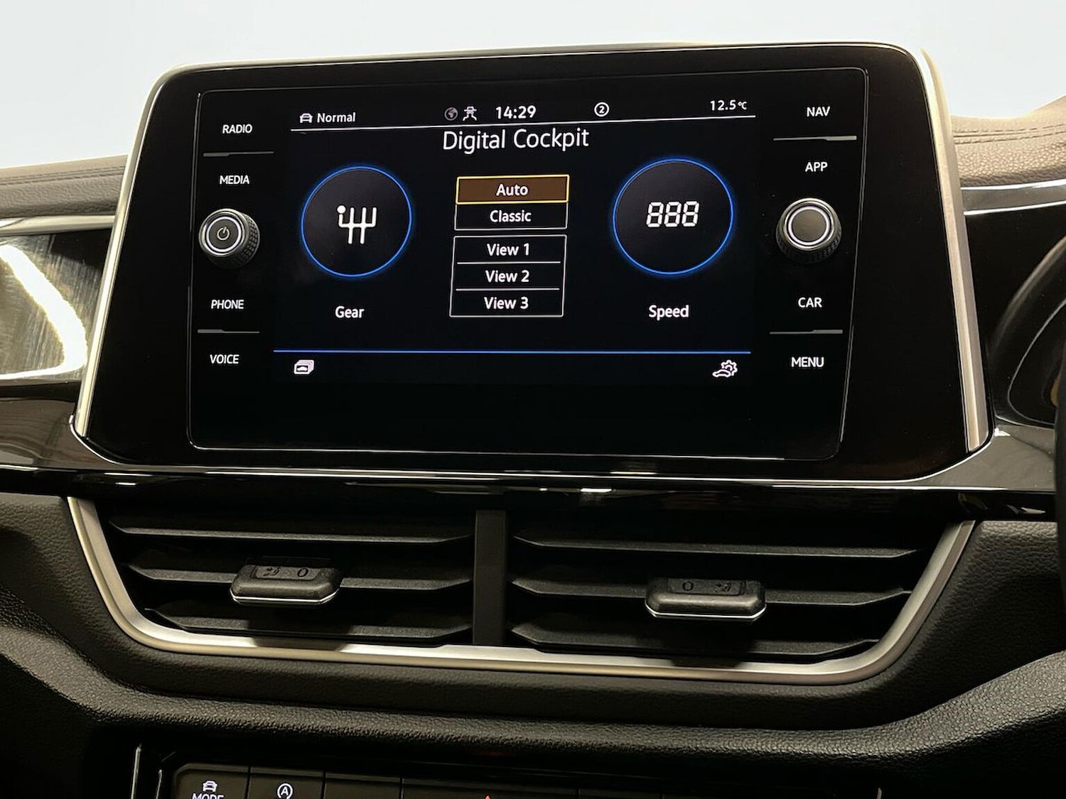 Used Volkswagen T-Roc 2022 for sale - 76478183: Photo 32