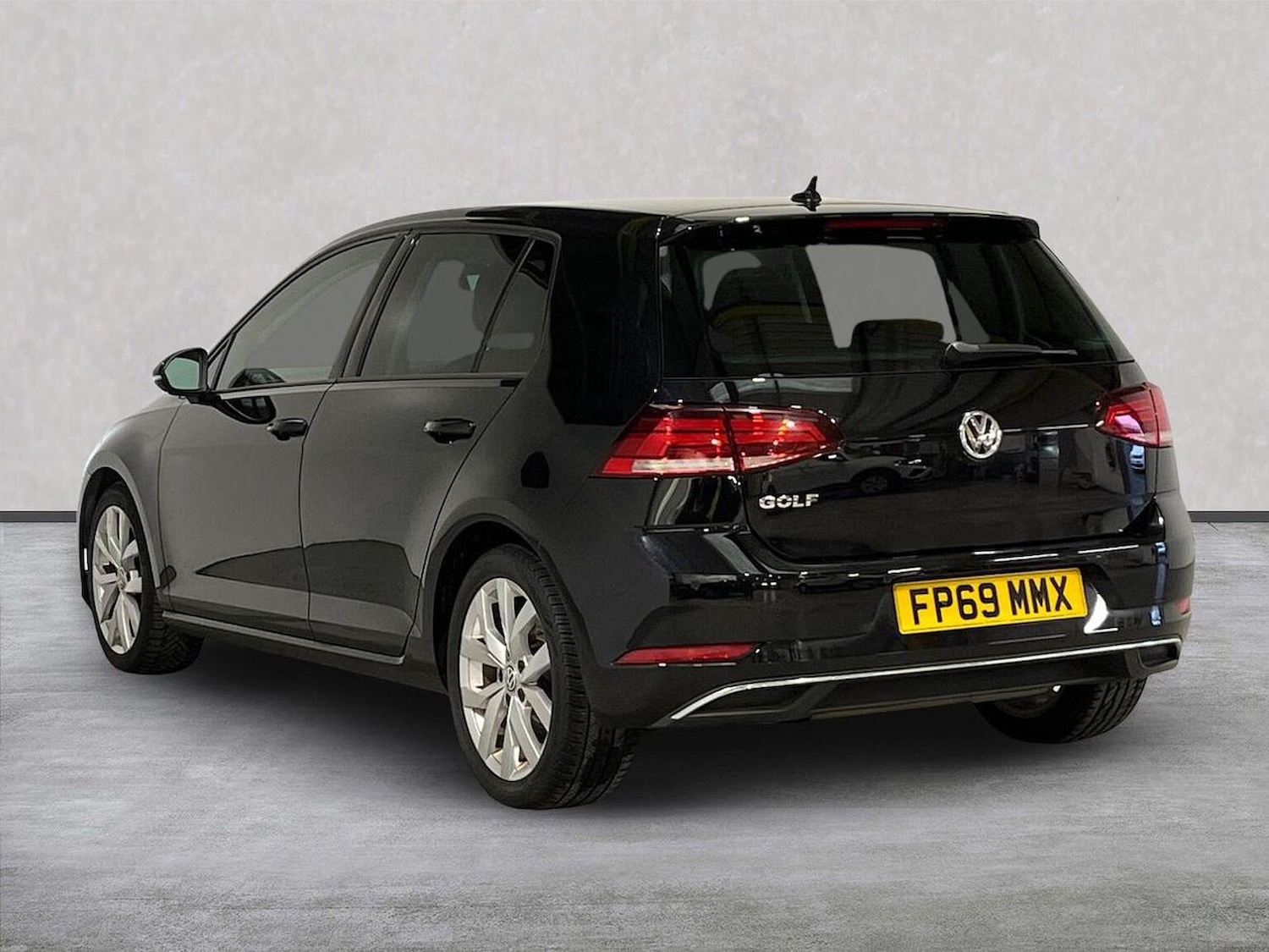 Used Volkswagen Golf 2019 for sale - 77056869: Photo 2