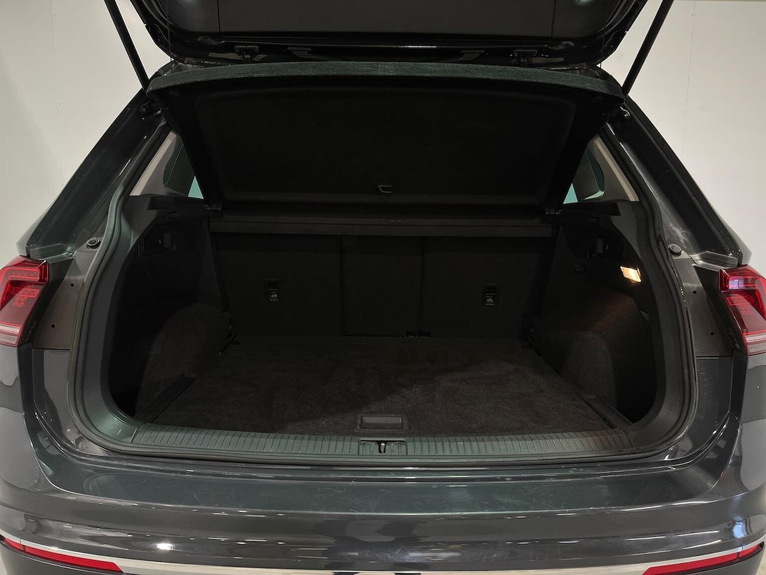 Used Volkswagen Tiguan 2018 for sale - 76969990: Photo 17