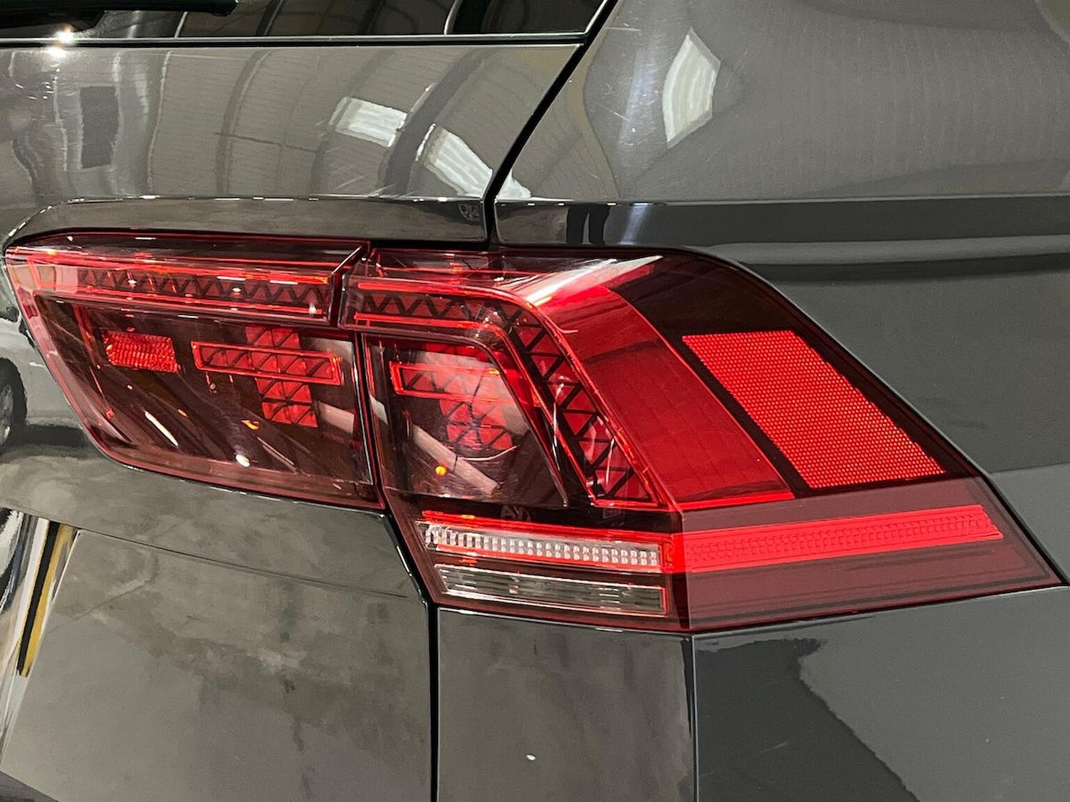 Used Volkswagen Tiguan 2018 for sale - 76969990: Photo 36