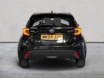 Used Toyota Yaris 2023 for sale - 76293013: Photo