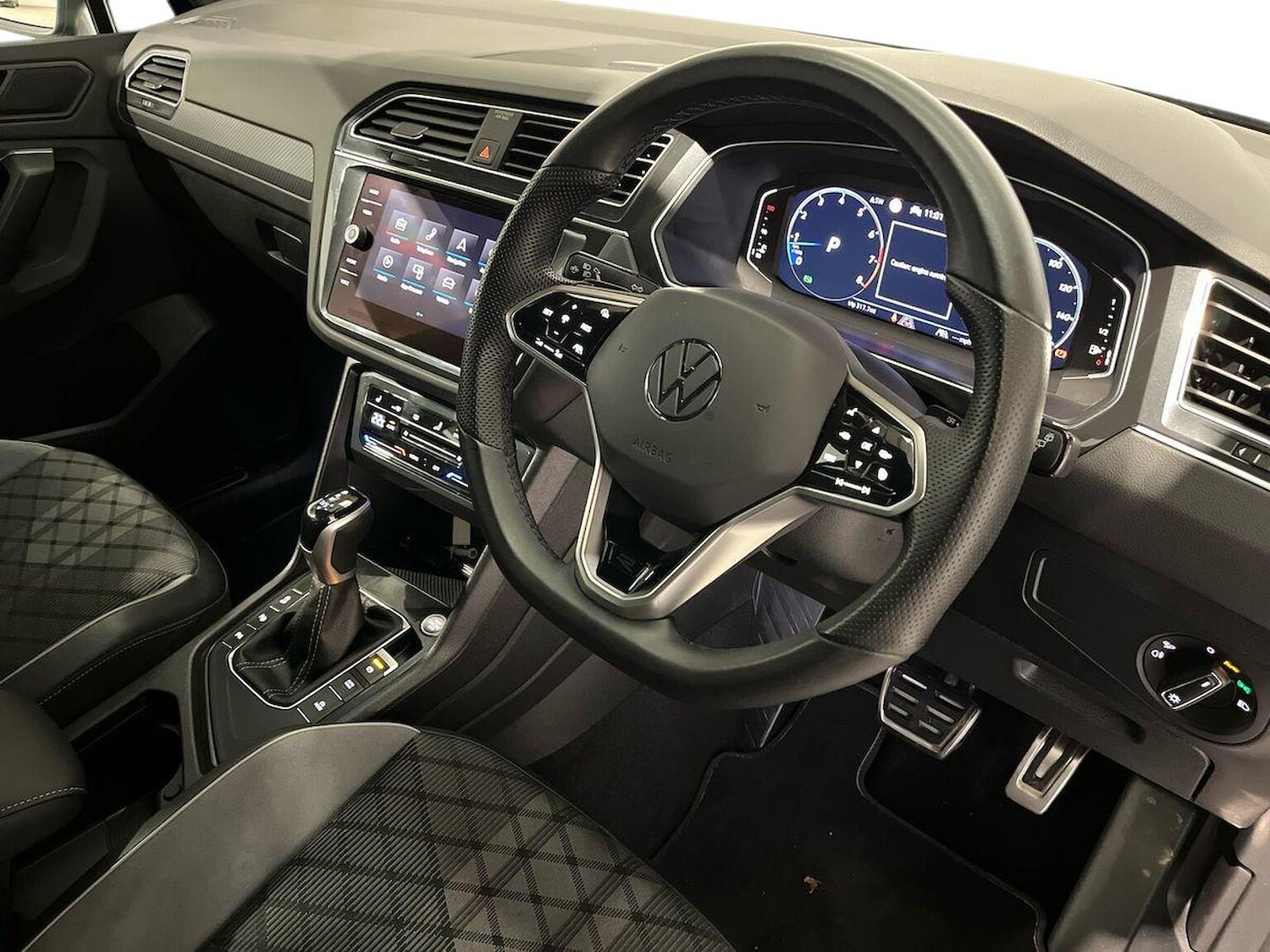 Used Volkswagen Tiguan 2024 for sale - 76809404: Photo 15