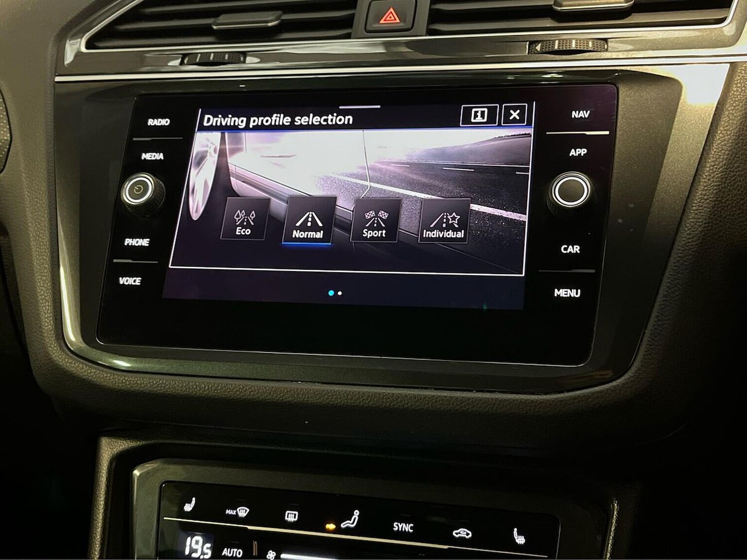Used Volkswagen Tiguan 2020 for sale - 76300736: Photo 40
