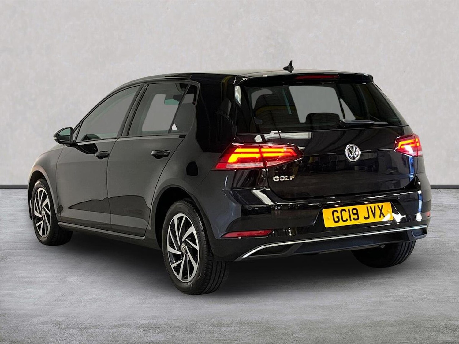 Used Volkswagen Golf 2019 for sale - 78131827: Photo 2