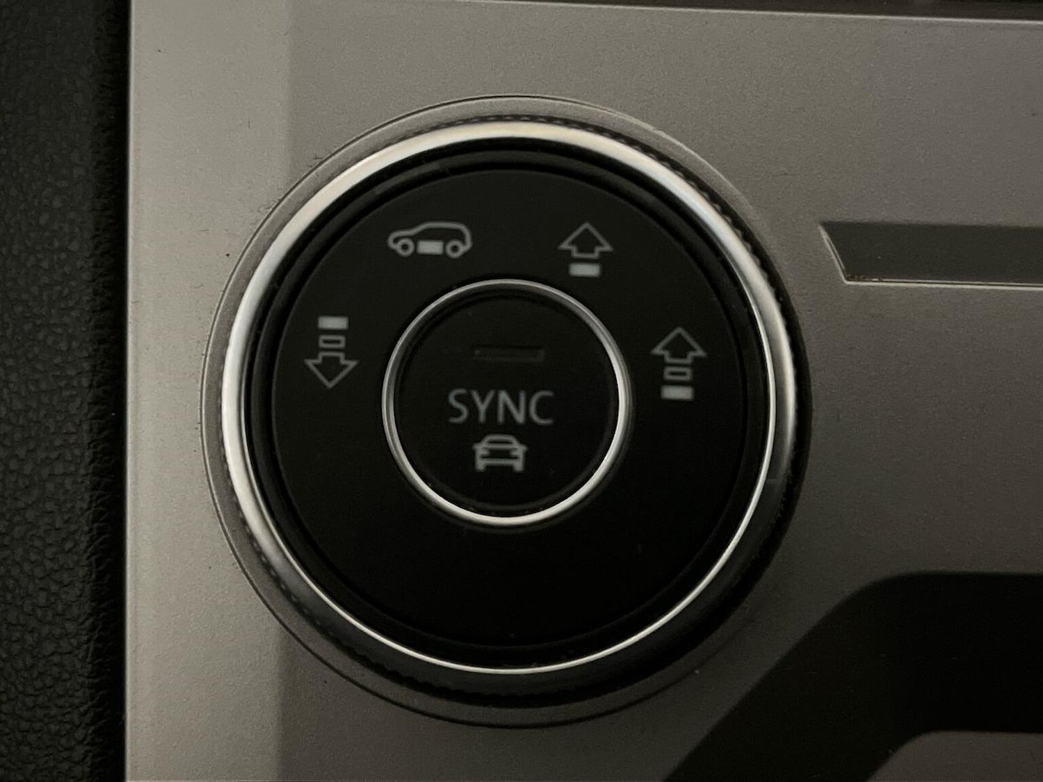 Used Volkswagen Touareg 2022 for sale - 77056894: Photo 42