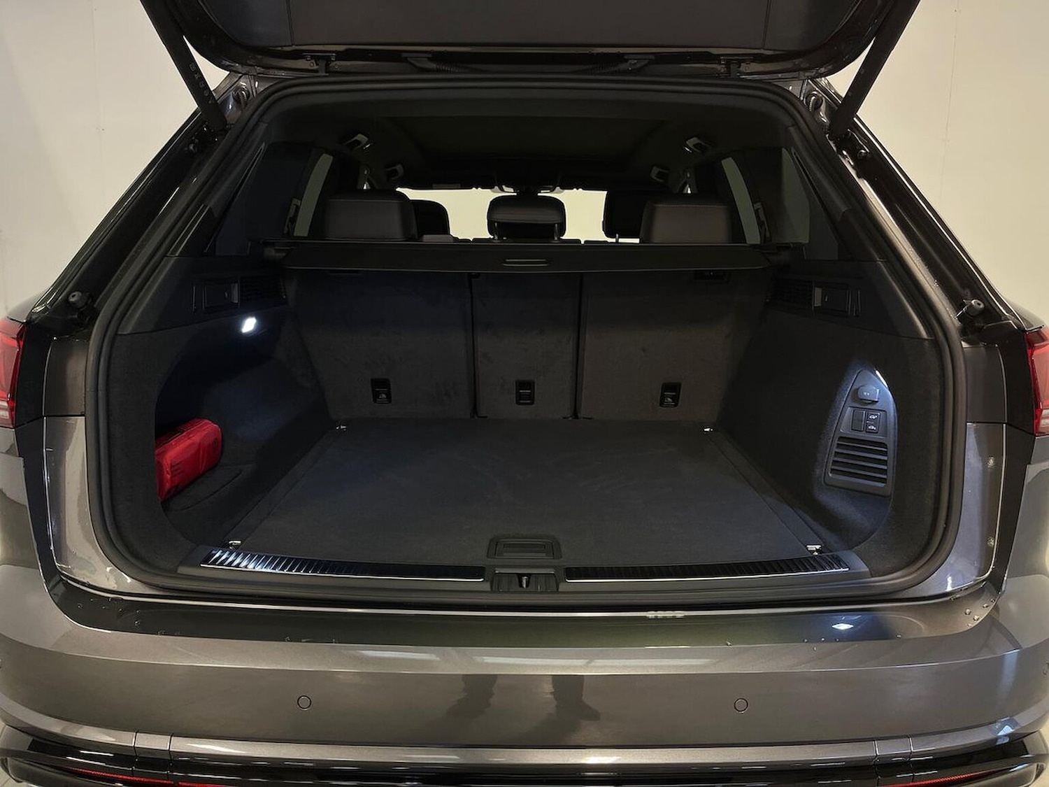 Used Volkswagen Touareg 2025 for sale - 76650150: Photo 17