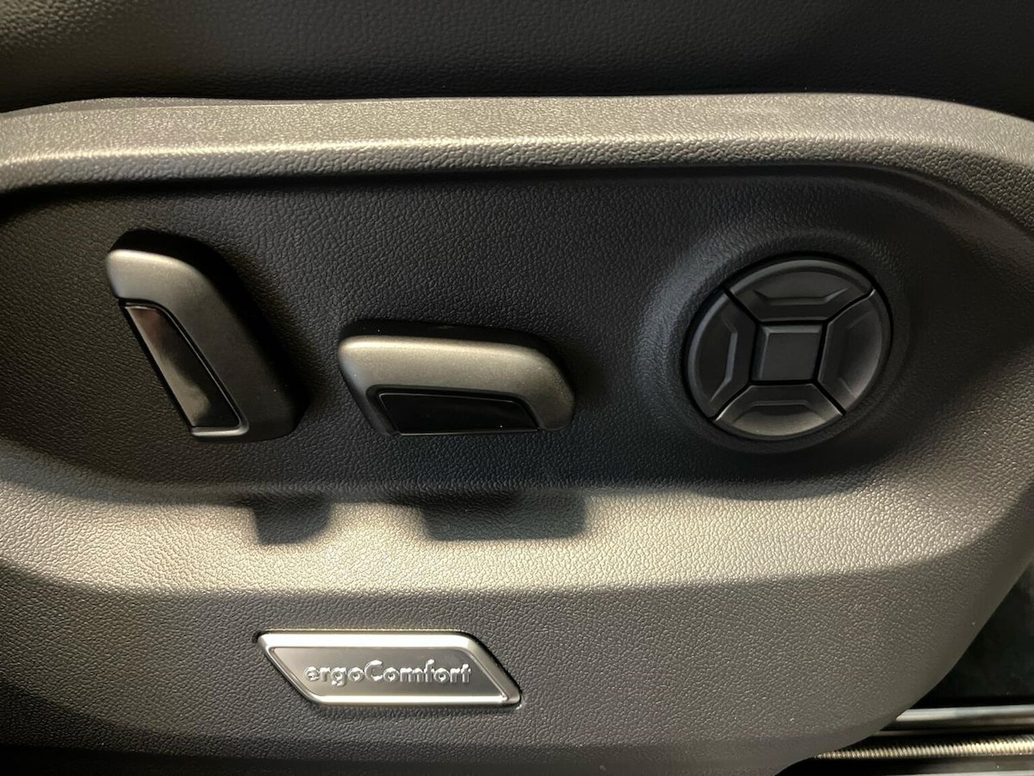 Used Volkswagen Touareg 2025 for sale - 76650150: Photo 30