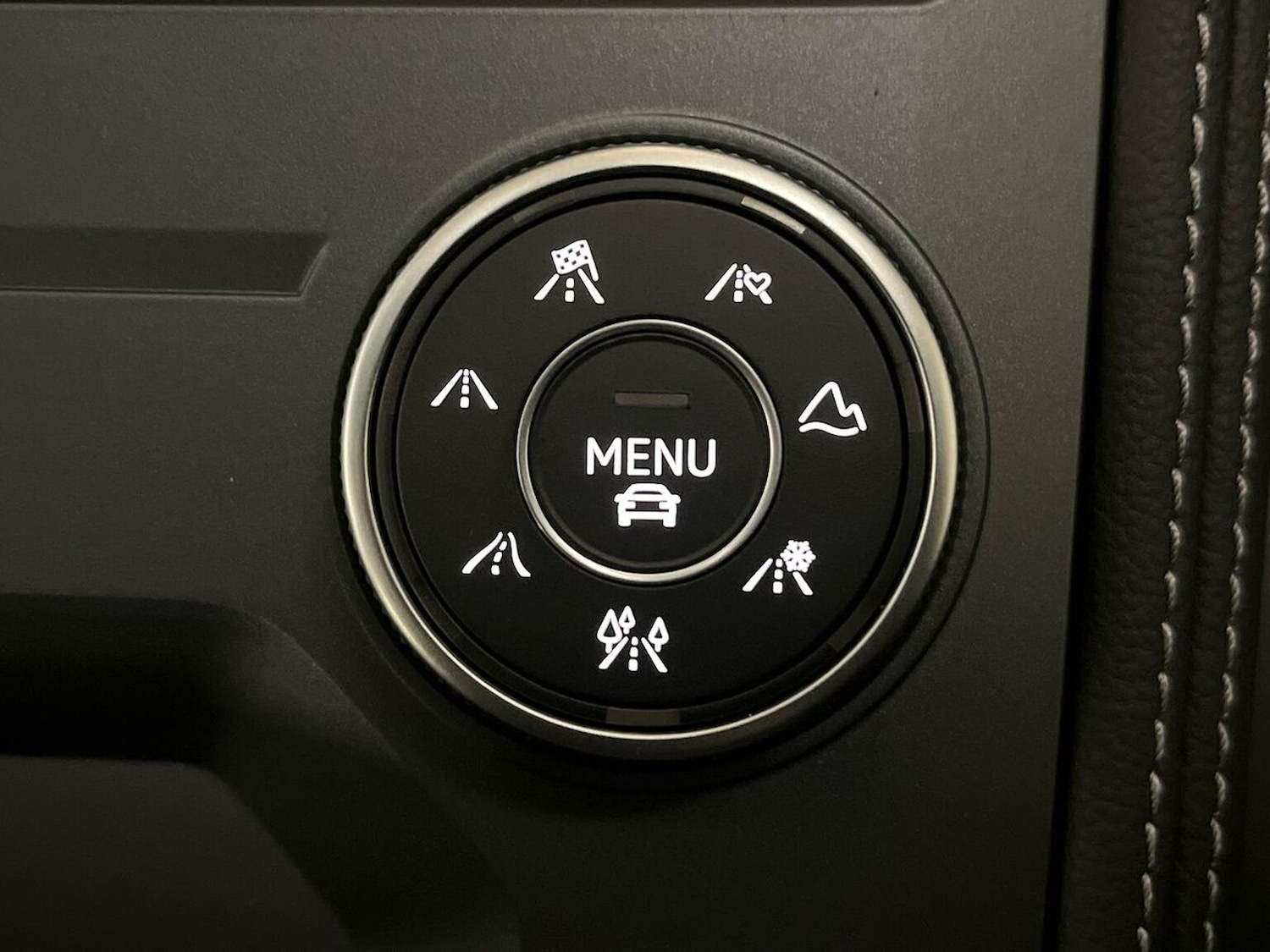 Used Volkswagen Touareg 2025 for sale - 76650150: Photo 40