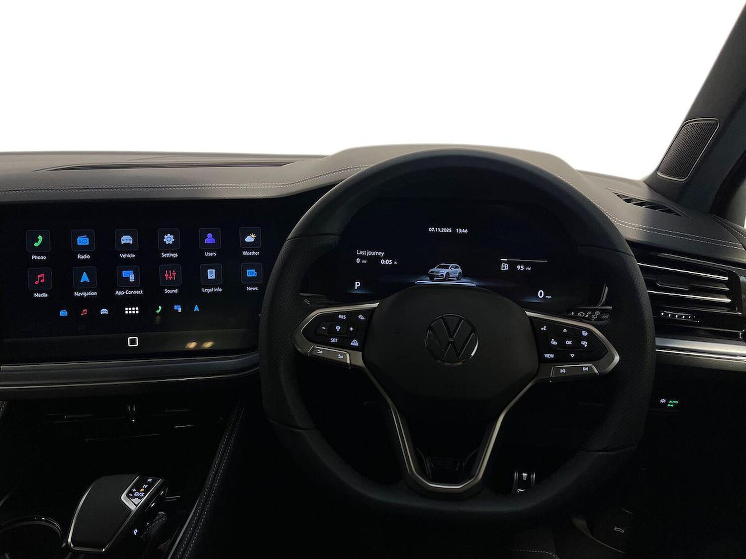 Used Volkswagen Touareg 2025 for sale - 76650150: Photo 9