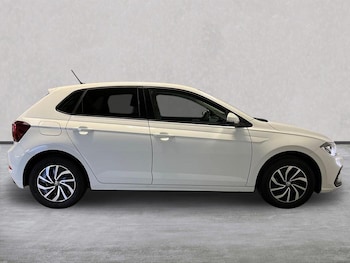 Used Volkswagen Polo 2023 for sale - 76492410: Photo