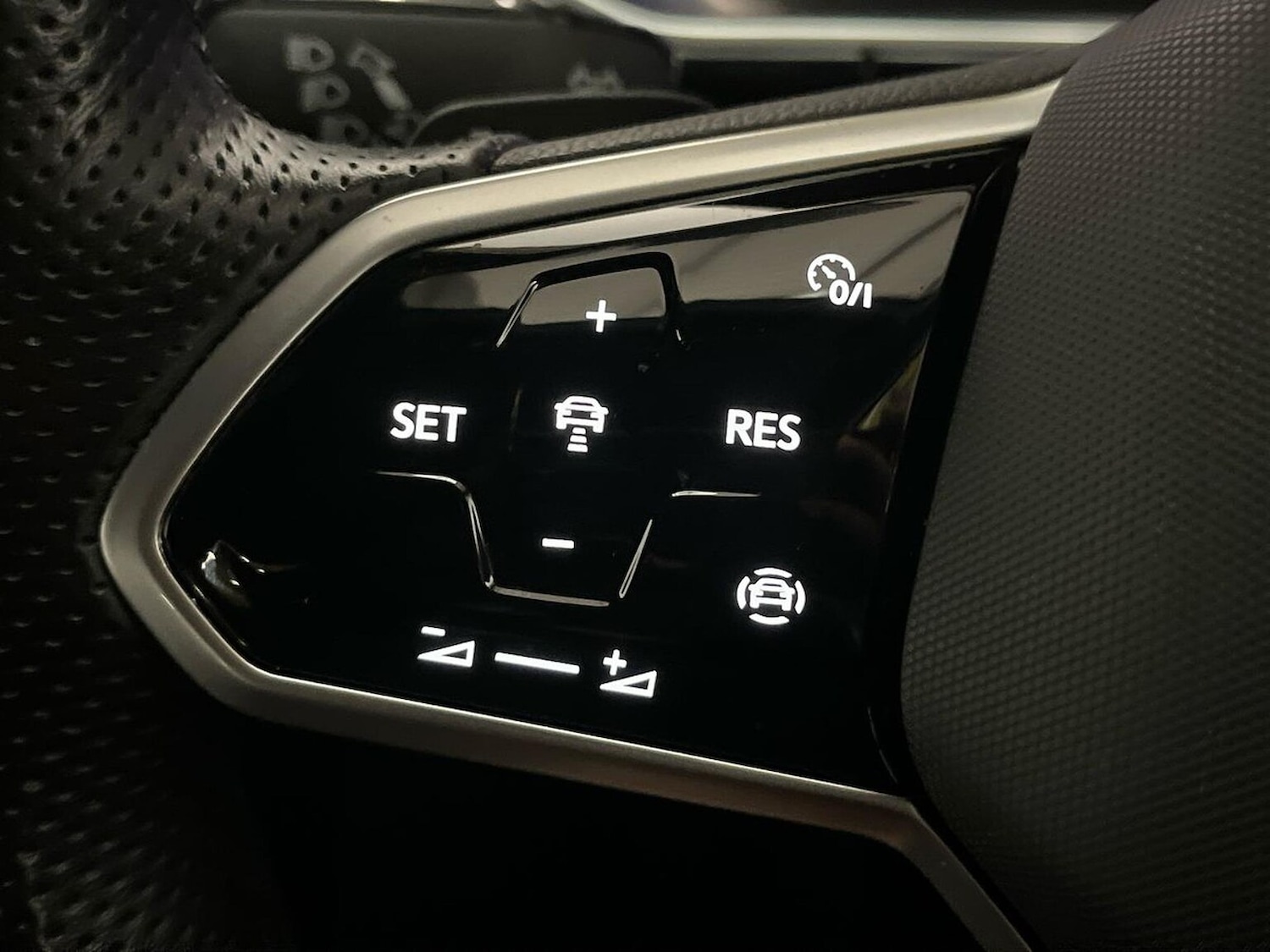 Used Volkswagen T-Roc 2022 for sale - 77715396: Photo 27