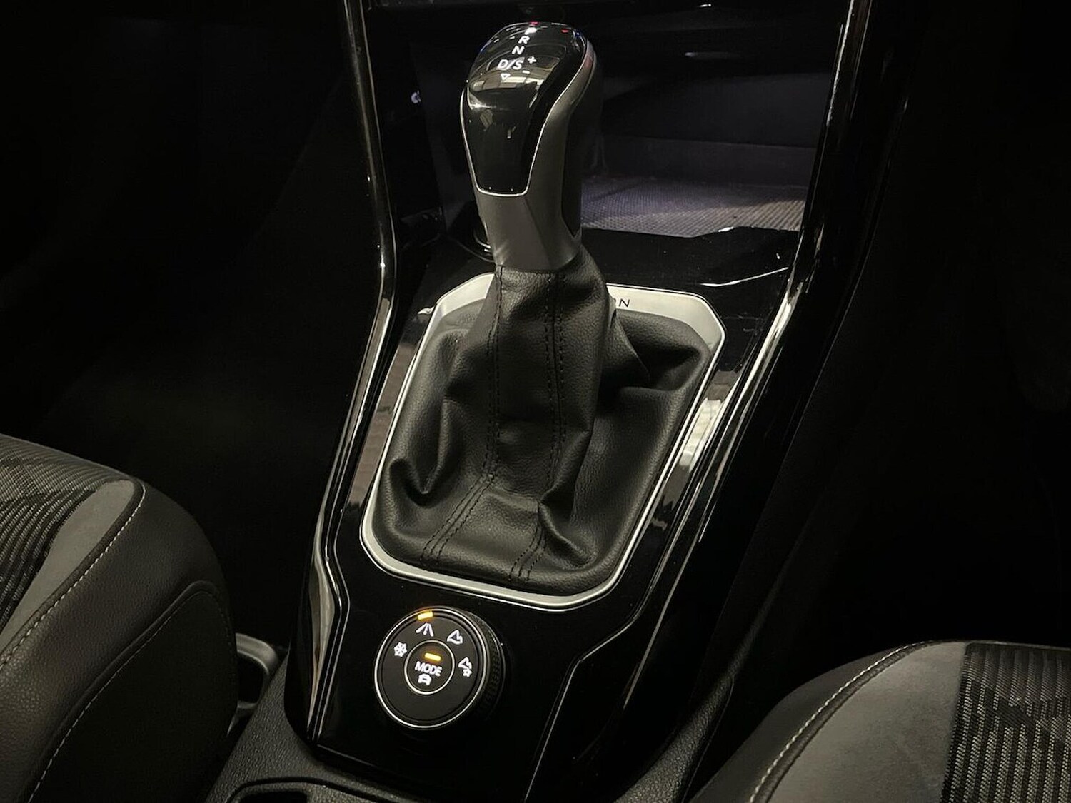 Used Volkswagen T-Roc 2022 for sale - 77715396: Photo 38