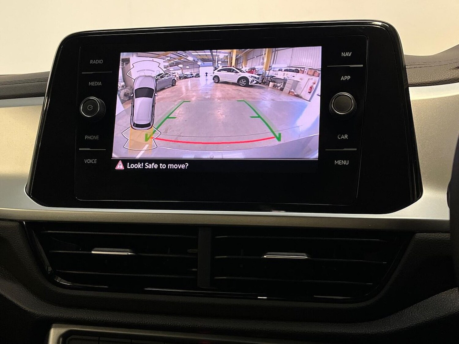 Used Volkswagen T-Roc 2025 for sale - 76492418: Photo 23