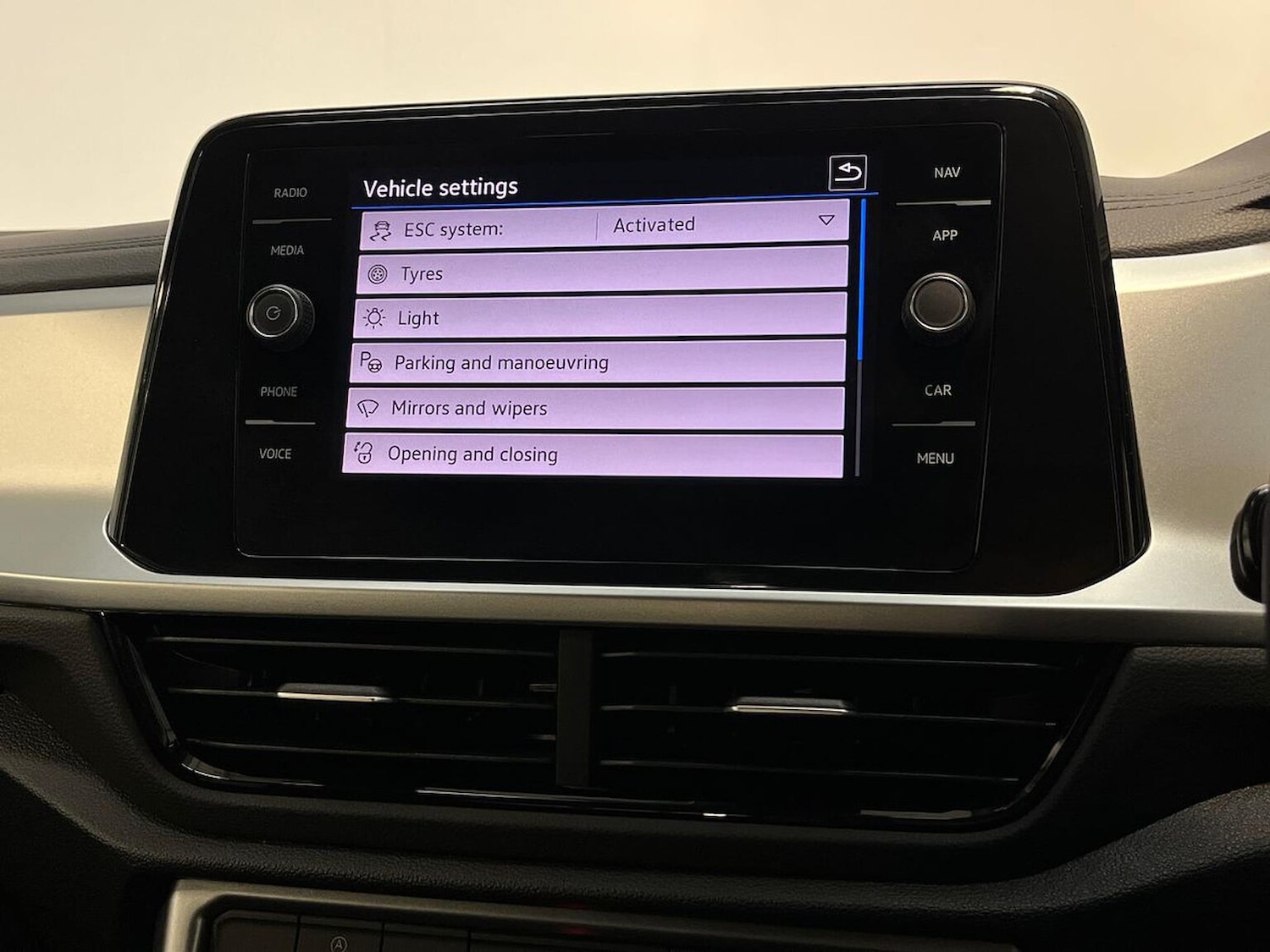 Used Volkswagen T-Roc 2025 for sale - 76492418: Photo 35