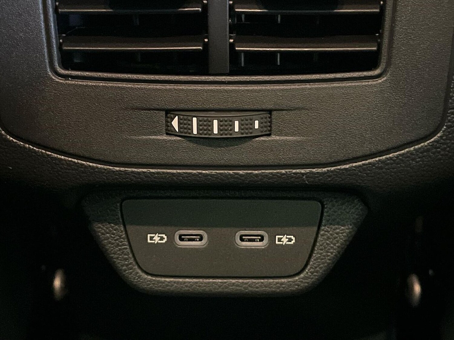 Used Volkswagen T-Roc 2025 for sale - 76492418: Photo 40