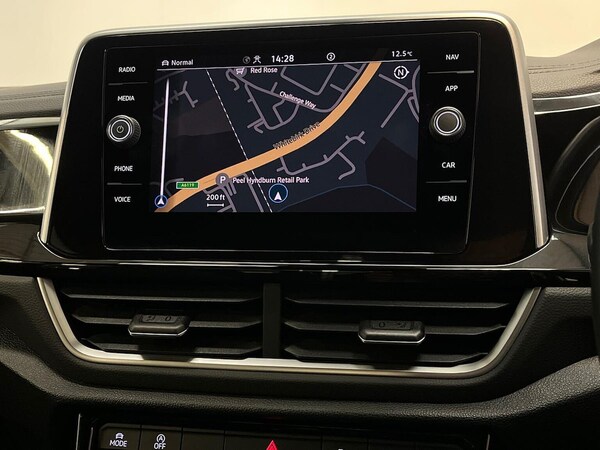 Used Volkswagen T-Roc 2022 for sale - 76232796: Photo 24