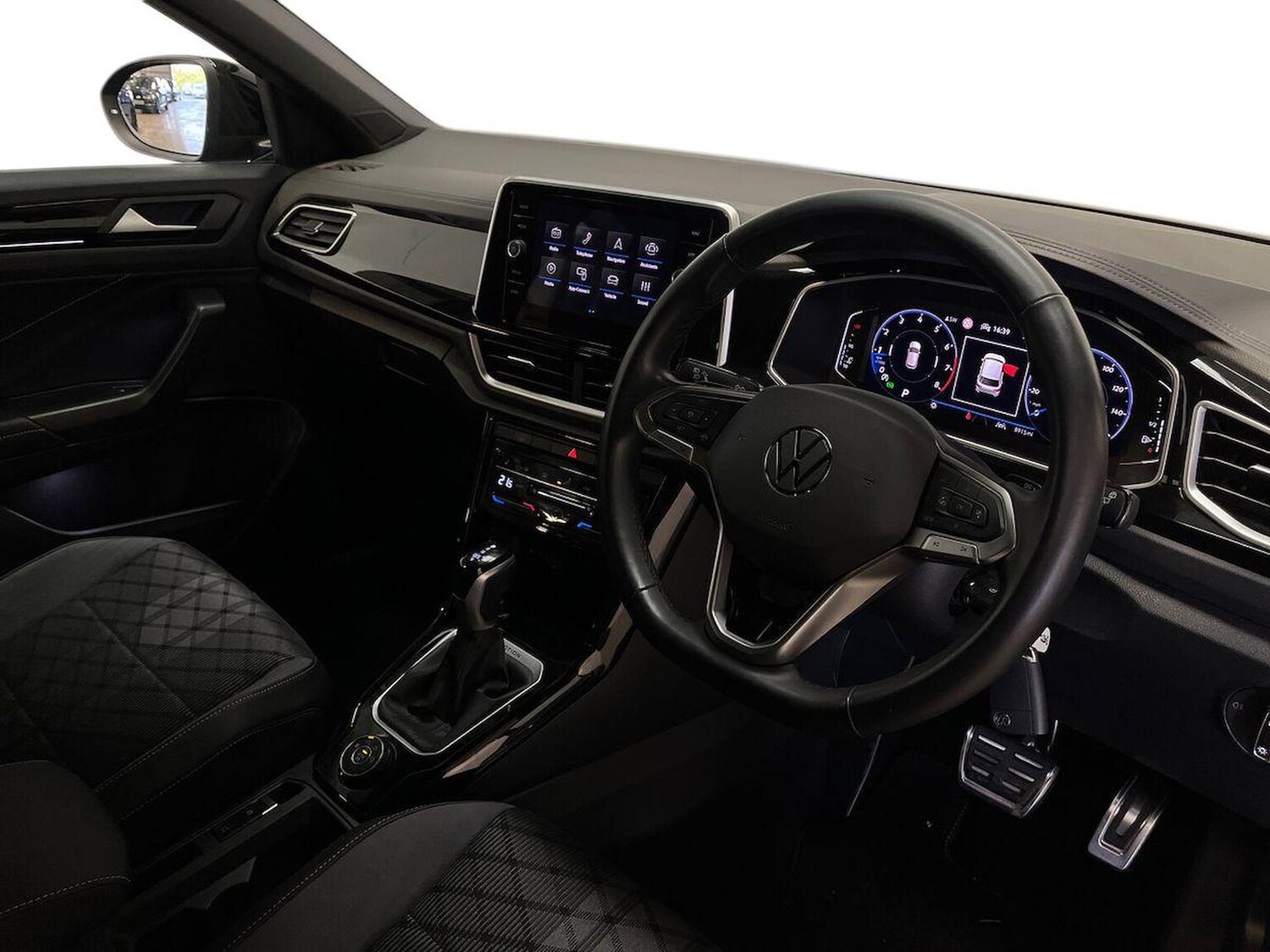 Used Volkswagen T-Roc 2024 for sale - 76134264: Photo 15