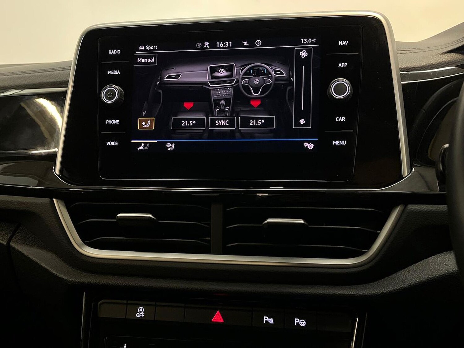 Used Volkswagen T-Roc 2024 for sale - 76134264: Photo 32