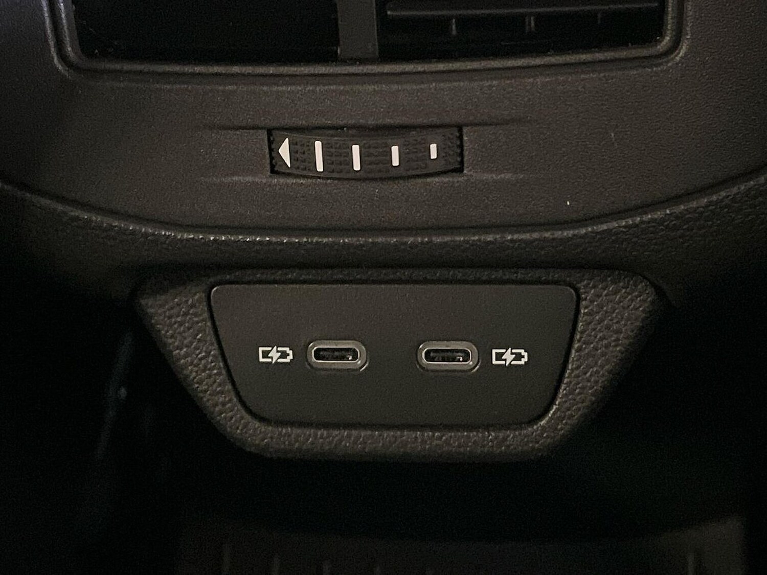 Used Volkswagen T-Roc 2024 for sale - 76134264: Photo 40