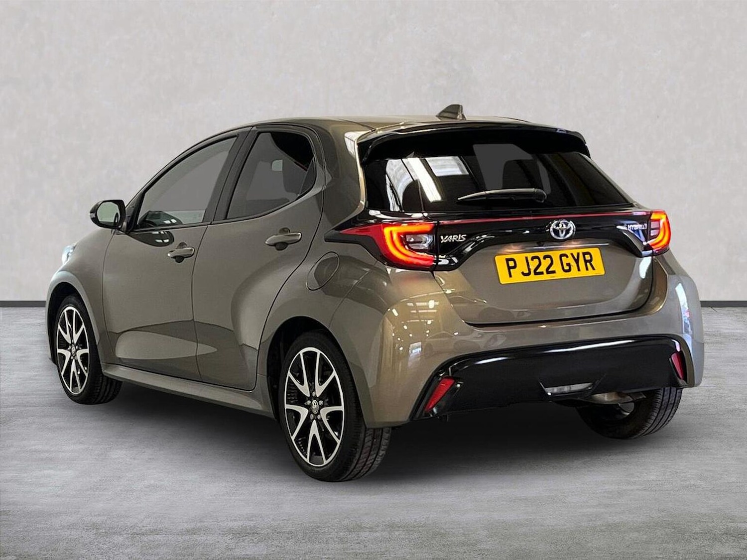 Used Toyota Yaris 2022 for sale - 76275132: Photo 2