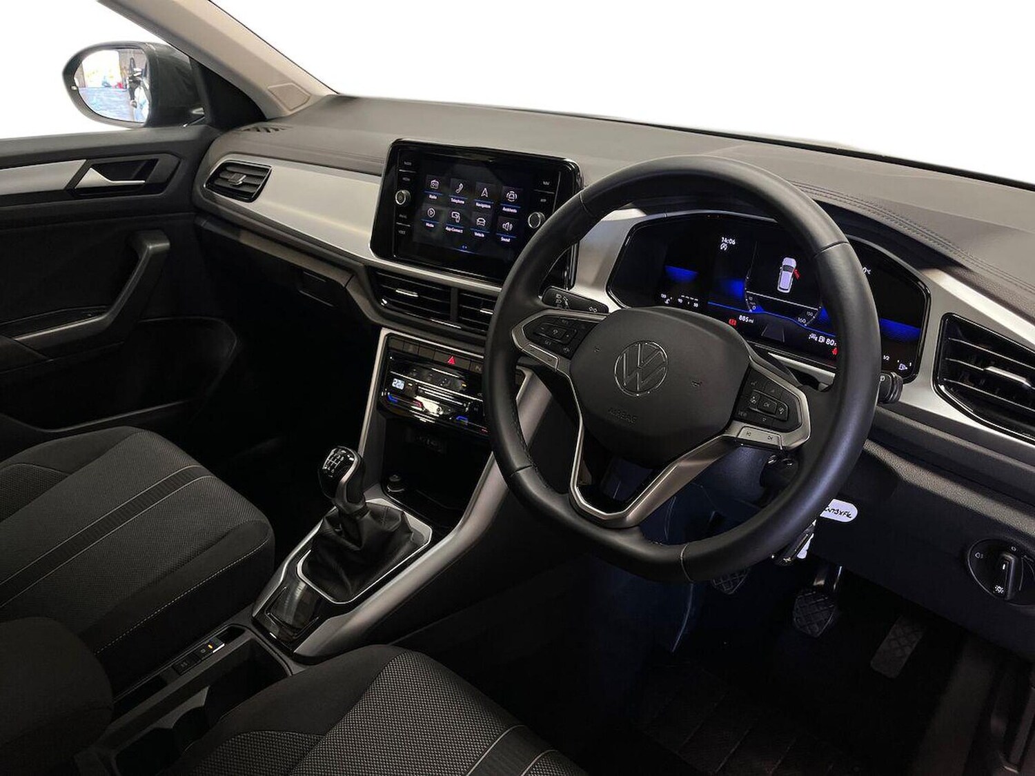 Used Volkswagen T-Roc 2023 for sale - 76047725: Photo 15