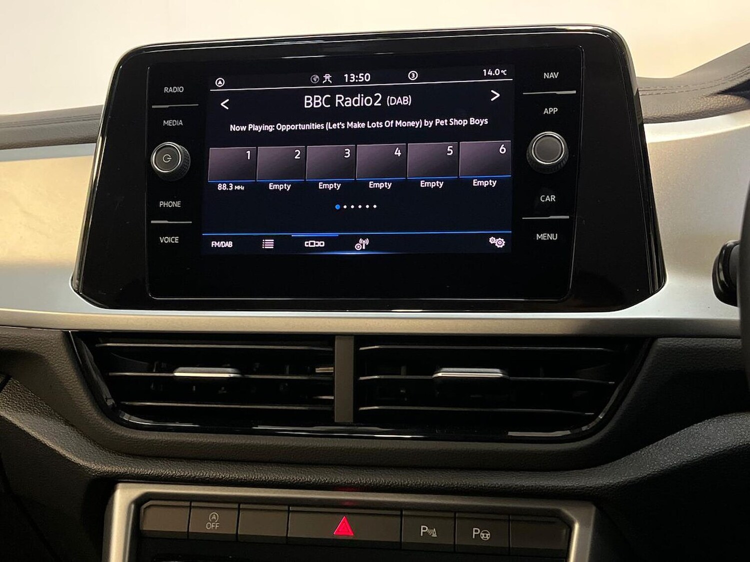 Used Volkswagen T-Roc 2023 for sale - 76047725: Photo 32