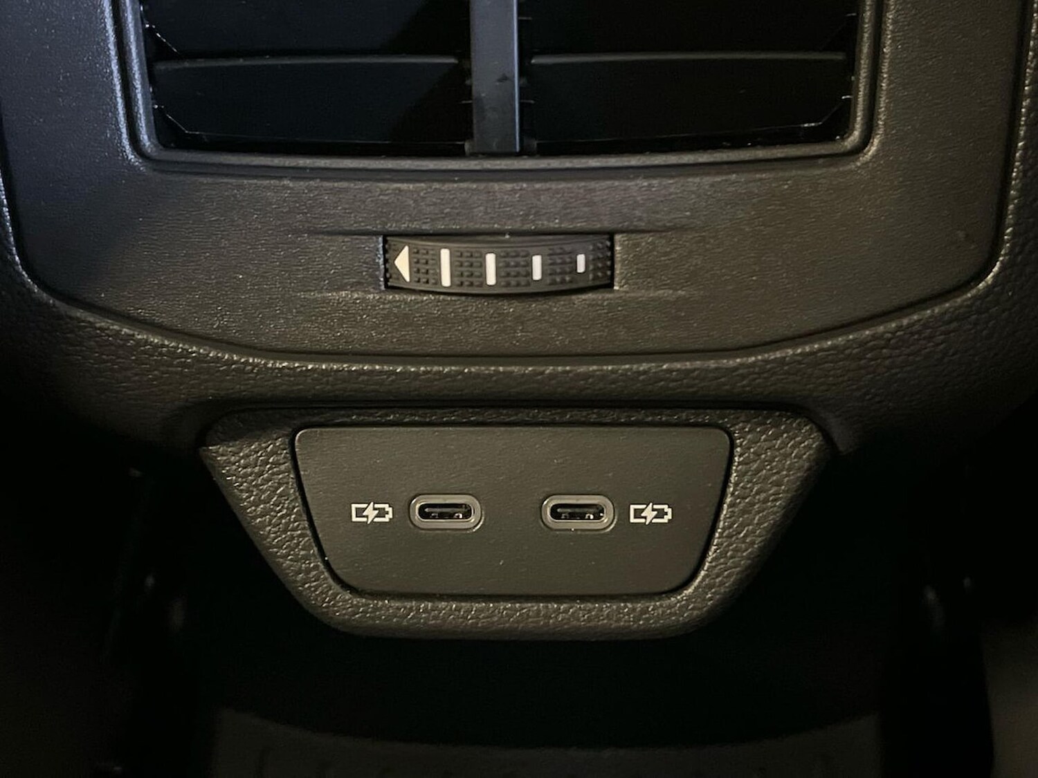 Used Volkswagen T-Roc 2023 for sale - 76047725: Photo 40