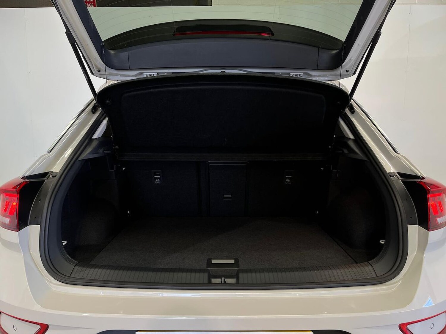 Used Volkswagen T-Roc 2024 for sale - 78195875: Photo 17