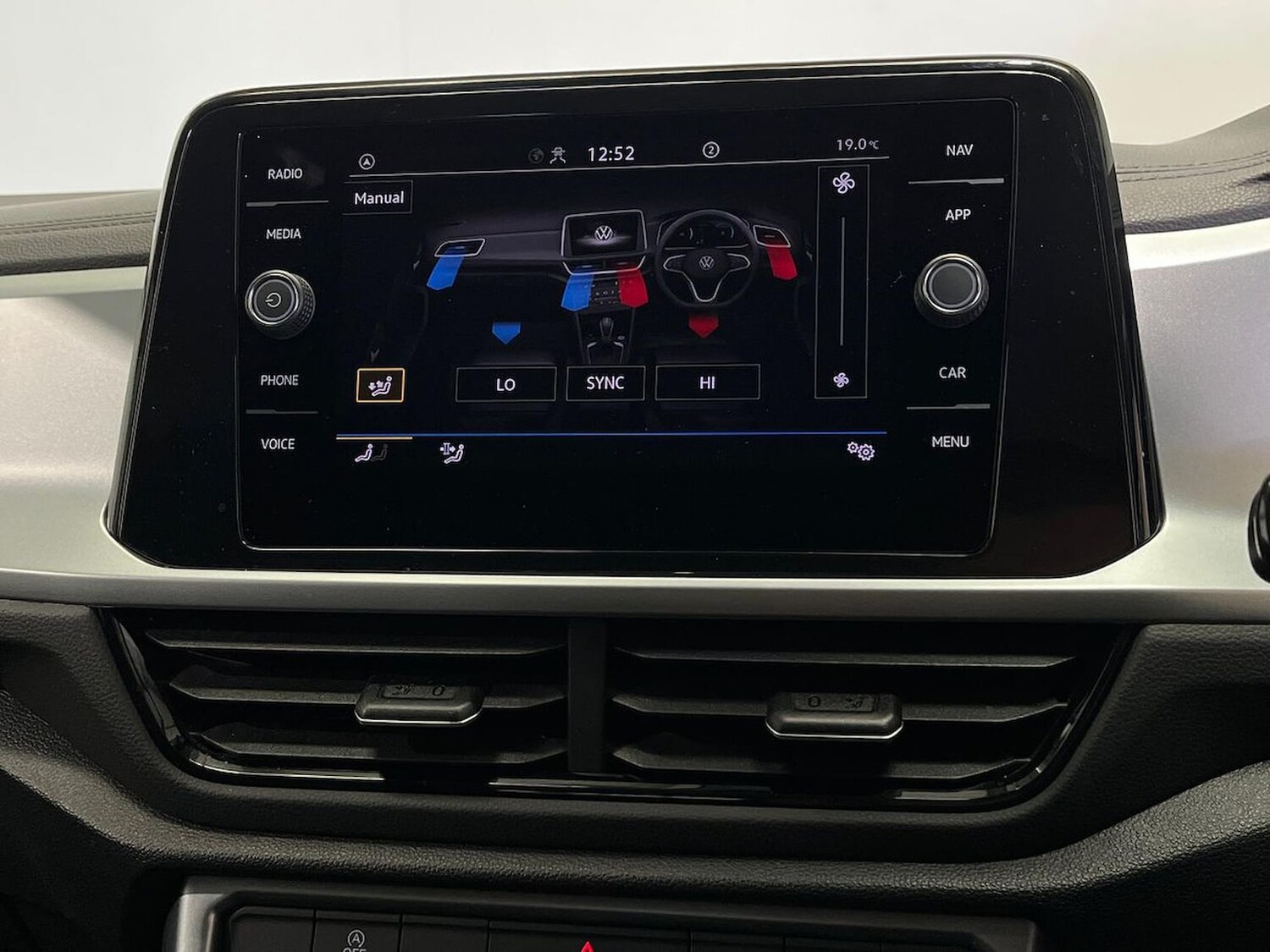 Used Volkswagen T-Roc 2024 for sale - 78195875: Photo 37