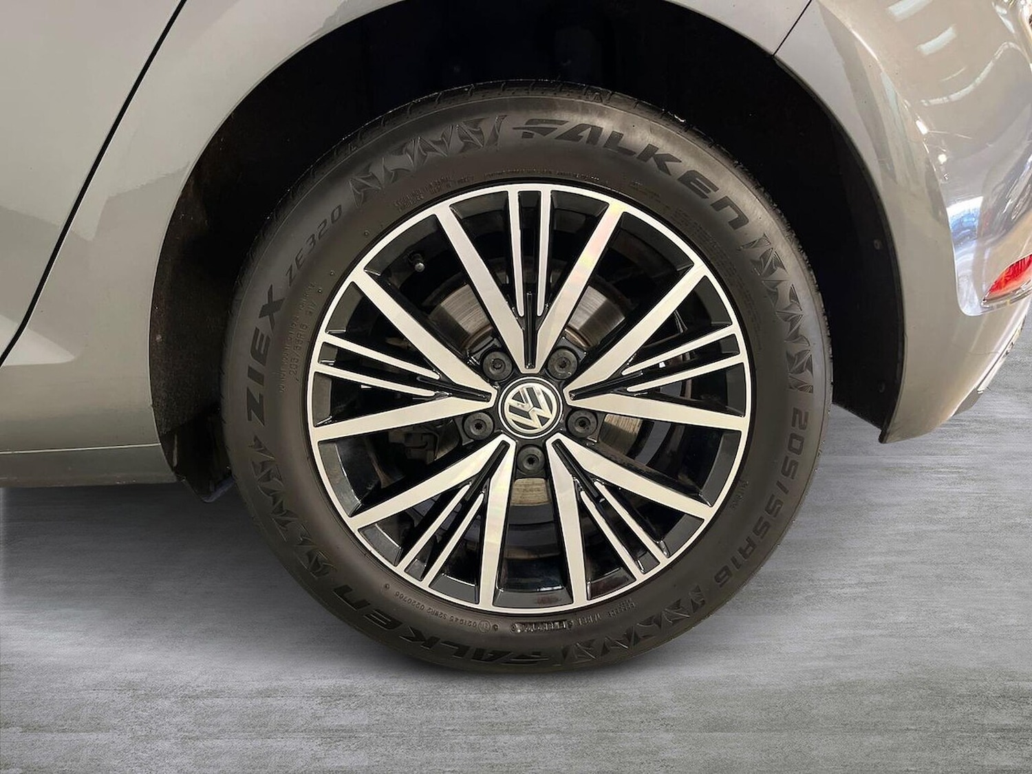 Used Volkswagen Golf 2017 for sale - 76571037: Photo 6