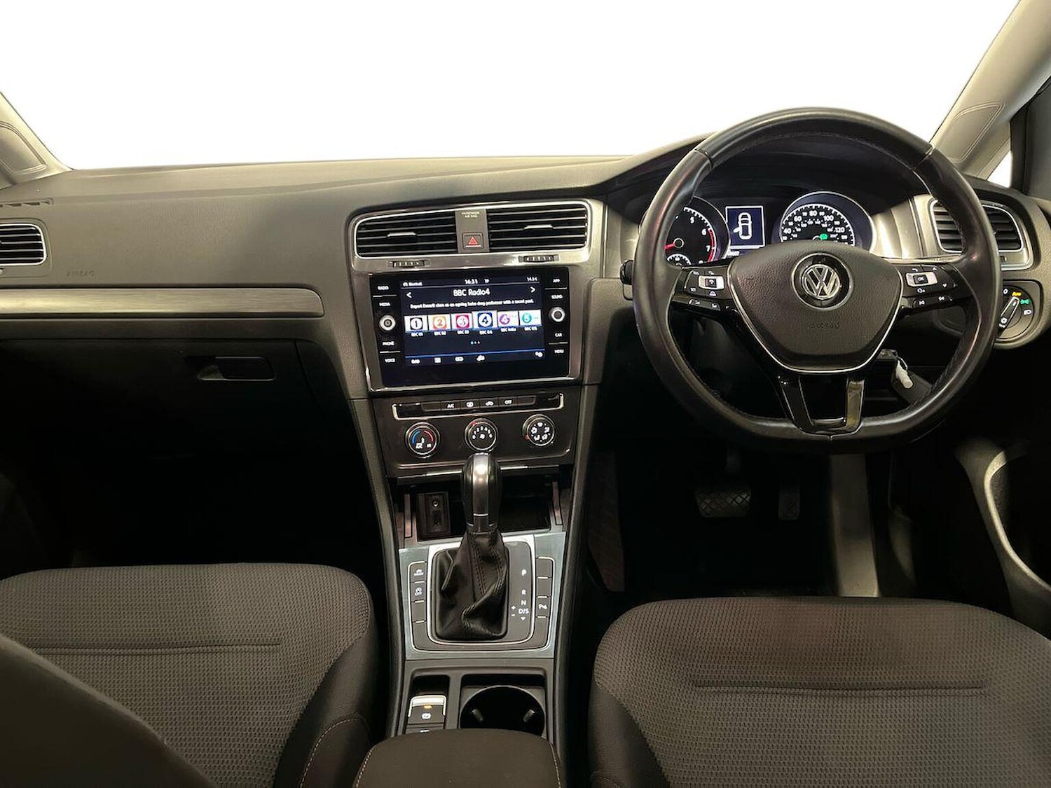 Used Volkswagen Golf 2017 for sale - 76571037: Photo 8