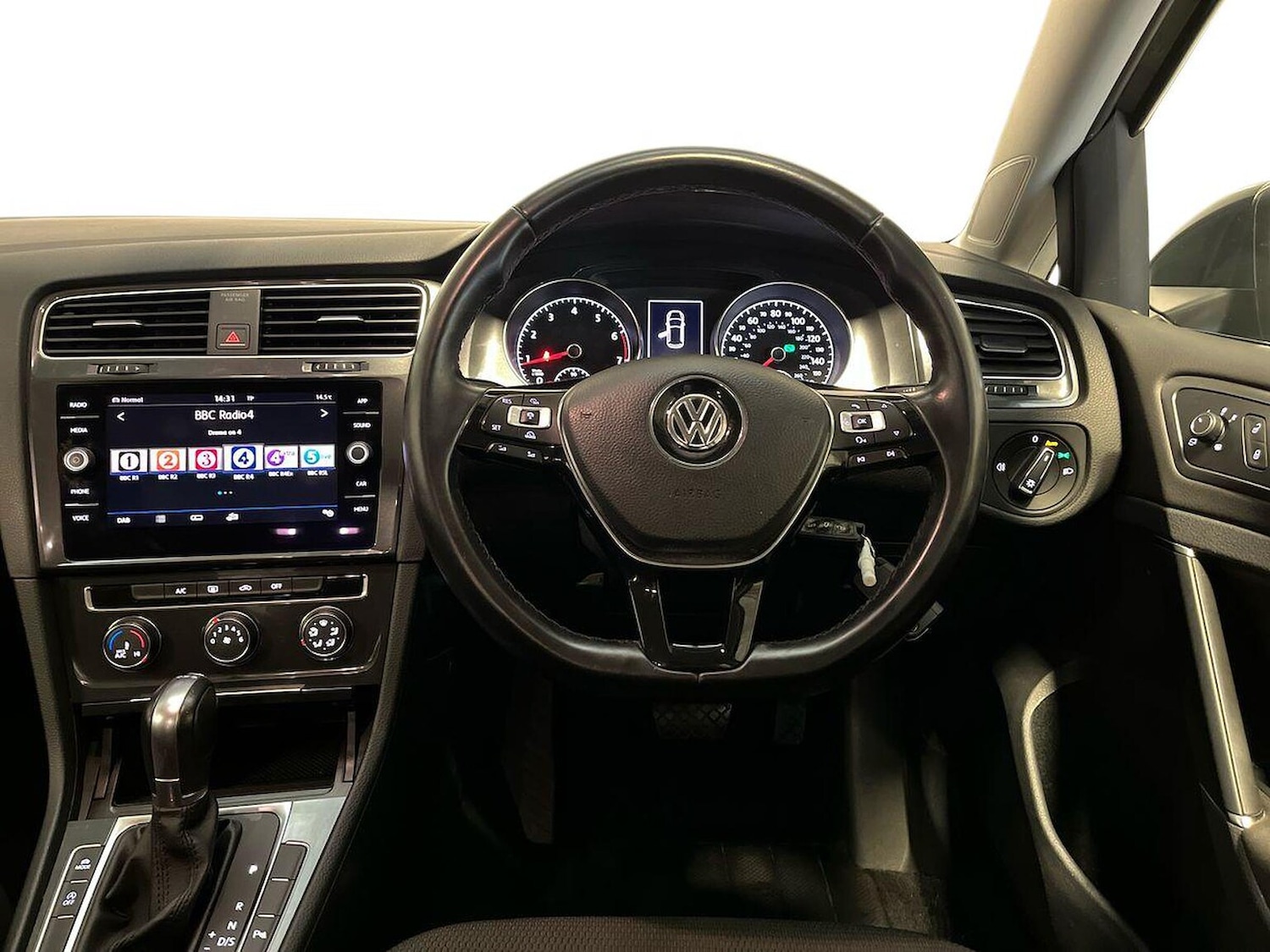 Used Volkswagen Golf 2017 for sale - 76571037: Photo 9