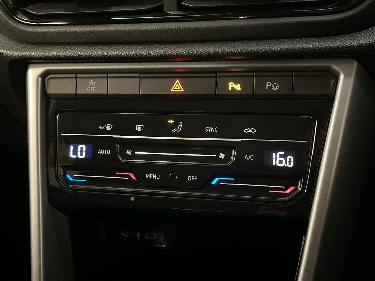 Used Volkswagen T-Roc 2023 for sale - 76478211: Photo 12