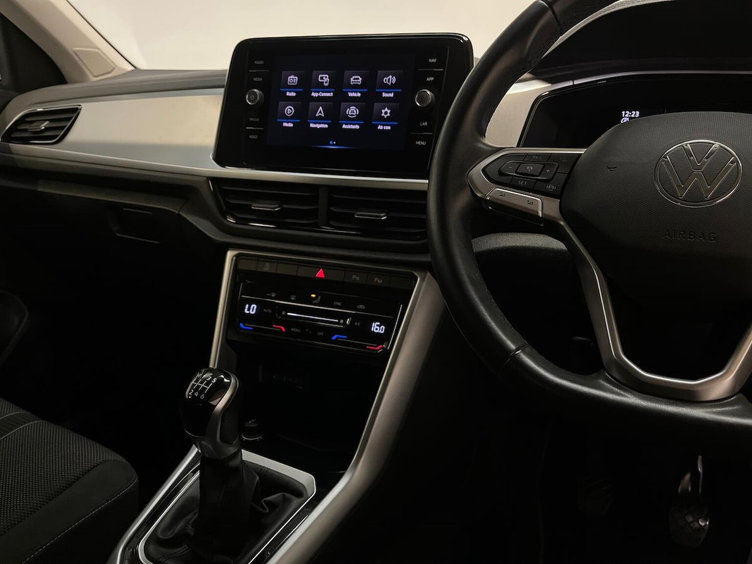 Used Volkswagen T-Roc 2023 for sale - 76478211: Photo 13