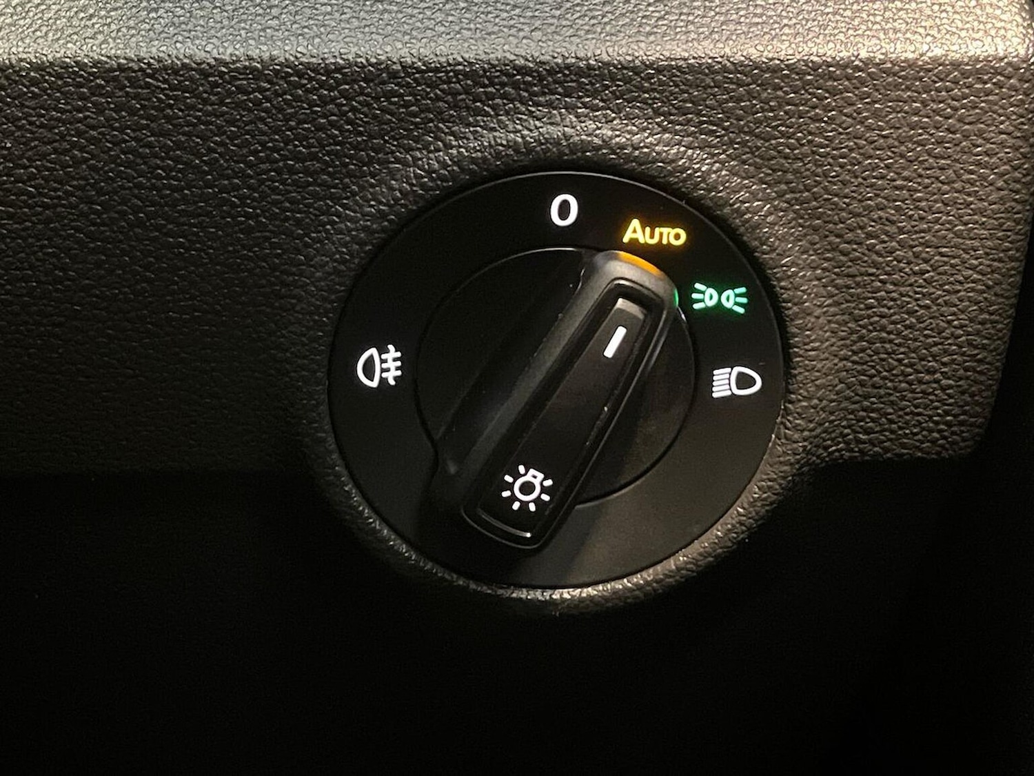 Used Volkswagen T-Roc 2023 for sale - 76478211: Photo 22