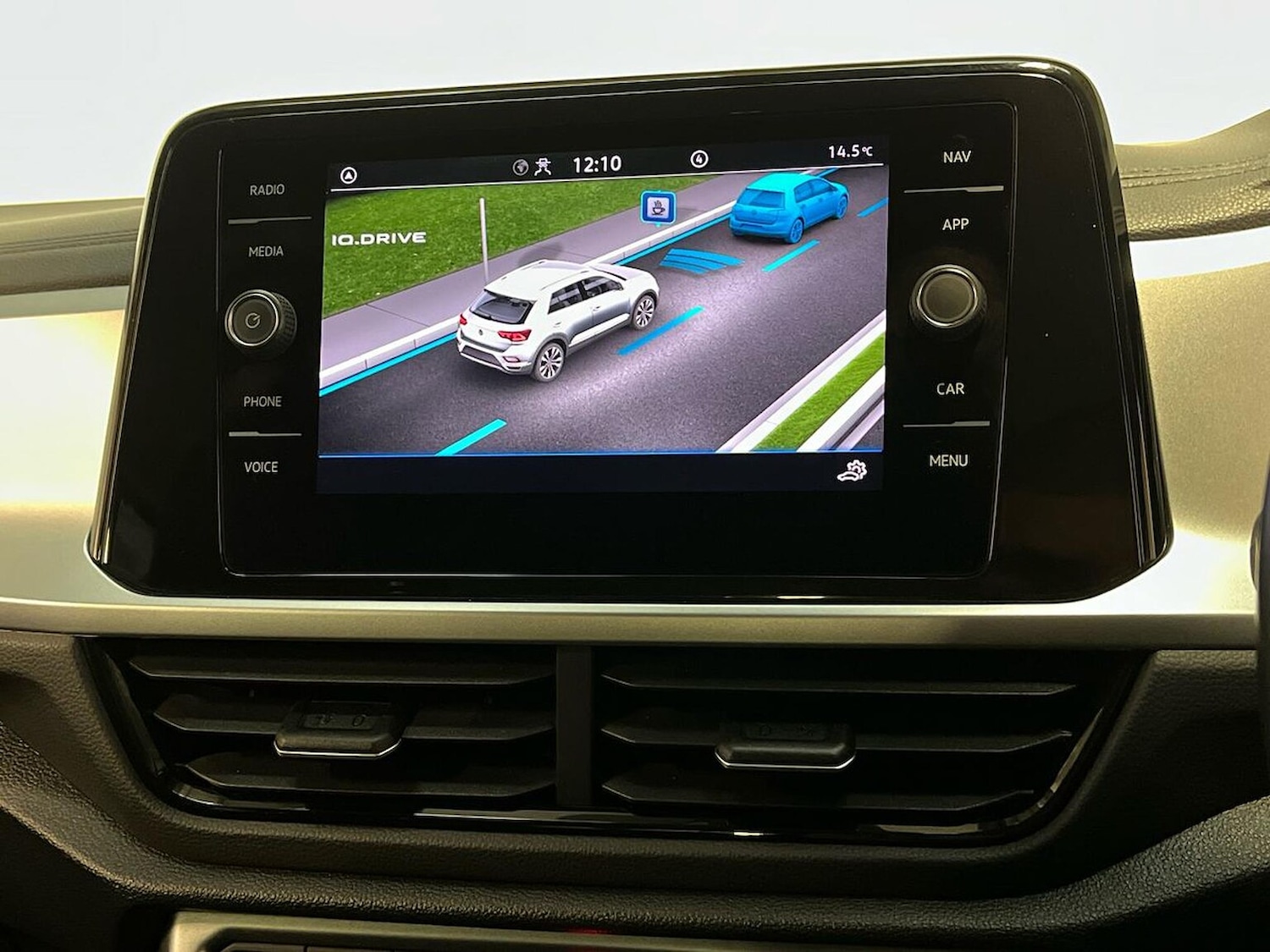 Used Volkswagen T-Roc 2023 for sale - 76478211: Photo 24