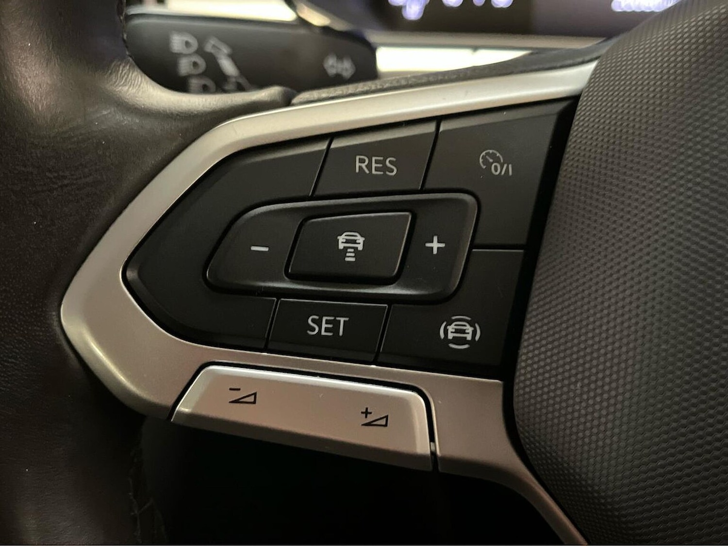 Used Volkswagen T-Roc 2023 for sale - 76478211: Photo 27