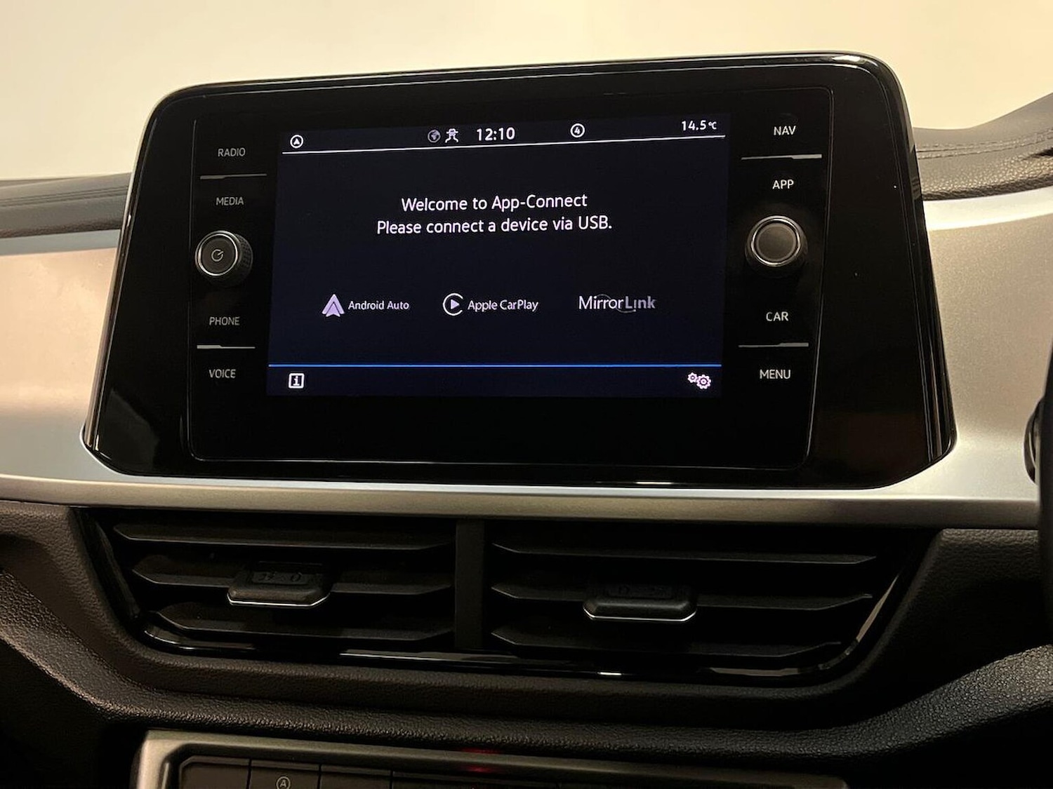 Used Volkswagen T-Roc 2023 for sale - 76478211: Photo 31