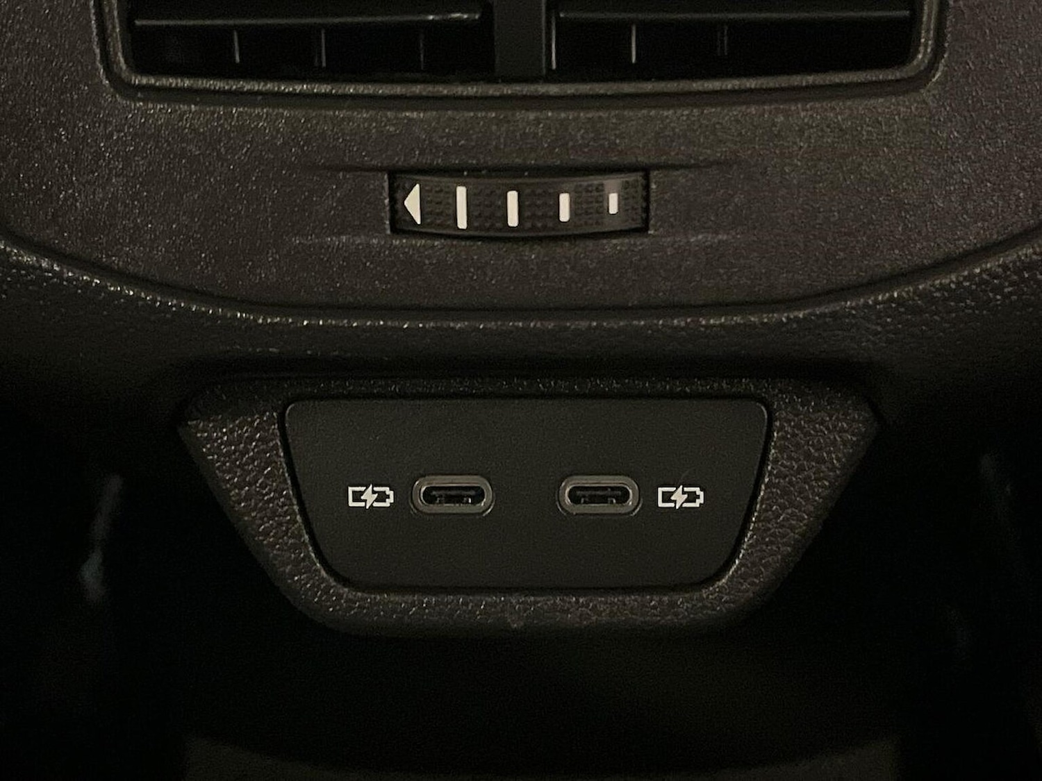 Used Volkswagen T-Roc 2023 for sale - 76478211: Photo 40