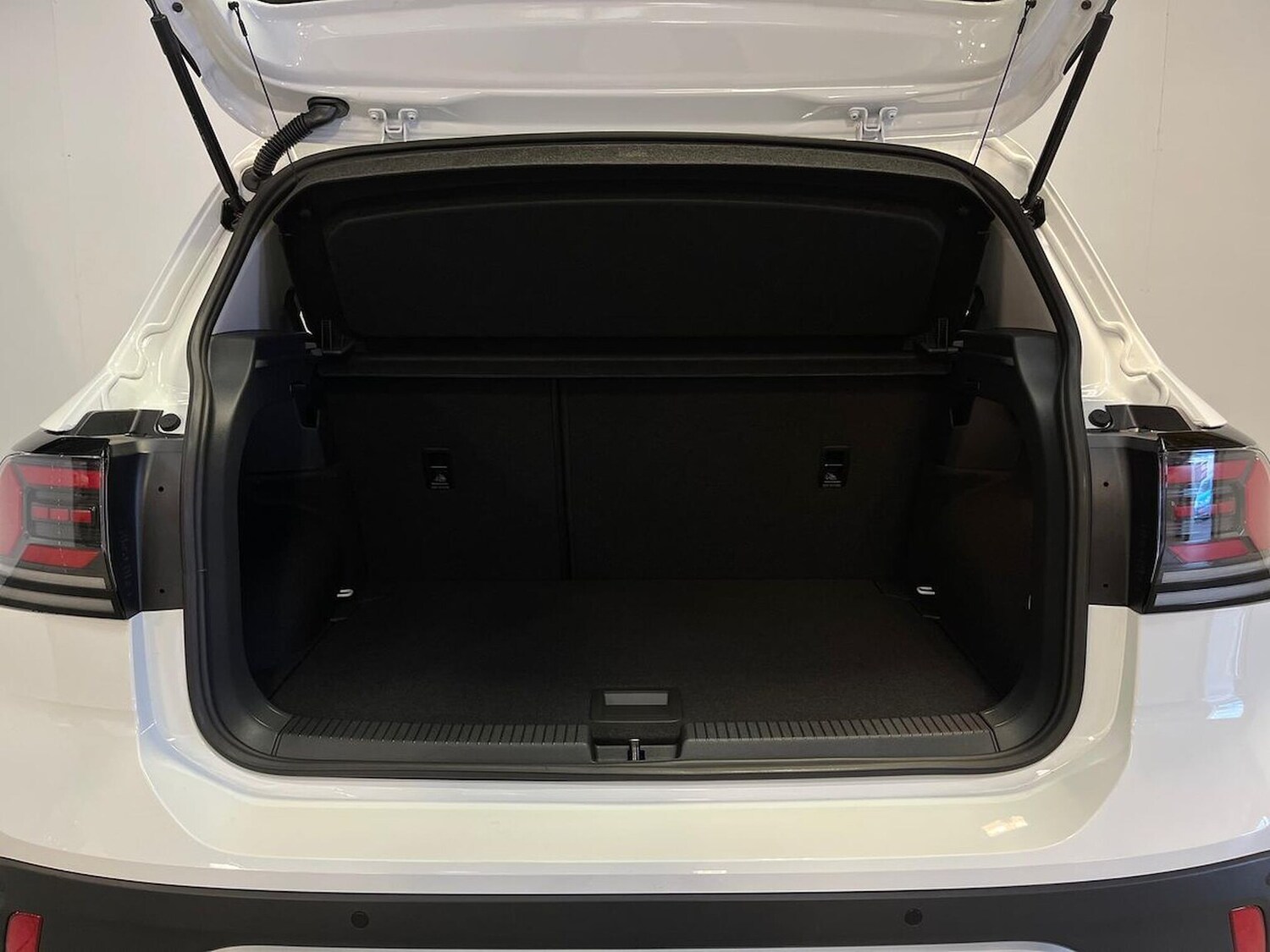Used Volkswagen T-Cross 2025 for sale - 76288593: Photo 17