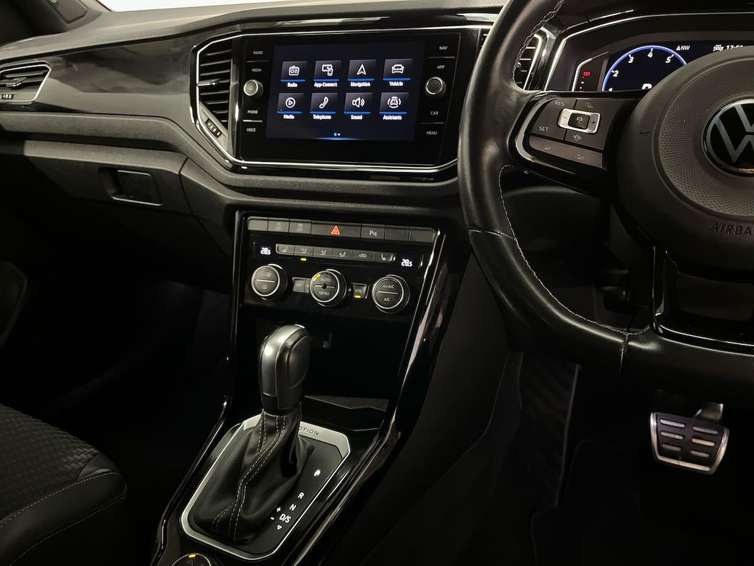 Used Volkswagen T-Roc 2022 for sale - 76974552: Photo 13