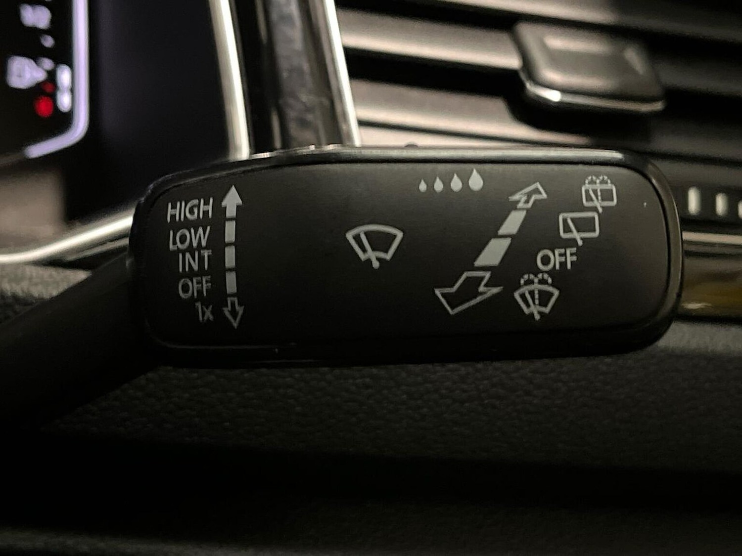 Used Volkswagen T-Roc 2022 for sale - 76974552: Photo 28