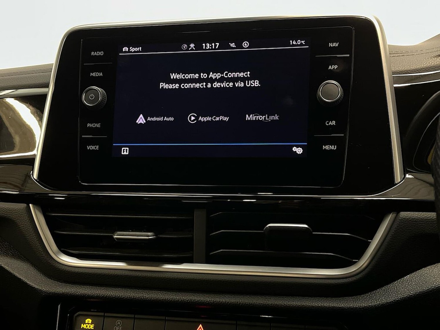 Used Volkswagen T-Roc 2022 for sale - 76305373: Photo 25